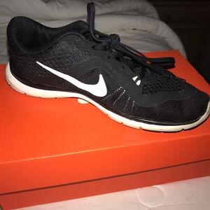 NIKE RUNNING SHOES